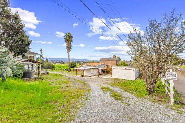 2363 Pleasant Acres Drive, San Jose CA: https://media.crmls.org/mediaz/3263651e-805e-4603-9783-1cfd4d9e91d2.jpg