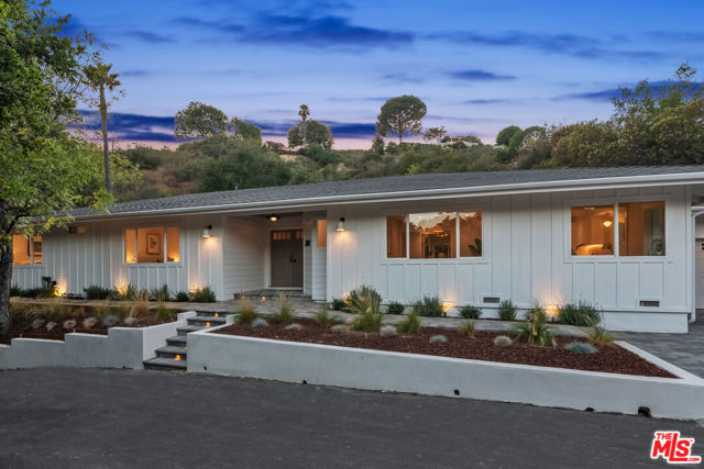 4031 Deerhorn Drive, Sherman Oaks CA: https://media.crmls.org/mediaz/3263b69b-429f-494d-9a67-9d9487267e2e.jpg