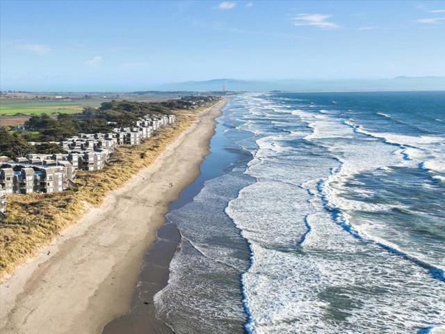 2100 Stone Ridge Drive, Royal Oaks CA: https://media.crmls.org/mediaz/3264322a-740c-4151-aaf1-07fe64f17630.jpg