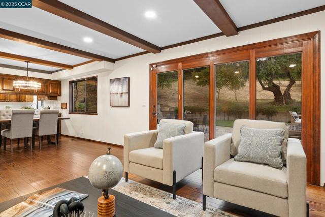 3938 Los Arabis Dr, Lafayette CA: https://media.crmls.org/mediaz/32643975-8076-4a4c-89a5-552ac70943a0.jpg