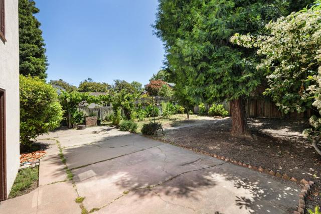 1317 Laguna Avenue, Burlingame CA: https://media.crmls.org/mediaz/326525b1-bfbc-401a-9a99-929c8106c098.jpg