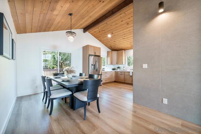 2927 Lawrence Ln, Escondido CA: https://media.crmls.org/mediaz/32655dce-9045-4eb0-973d-8585c87de6a3.jpg
