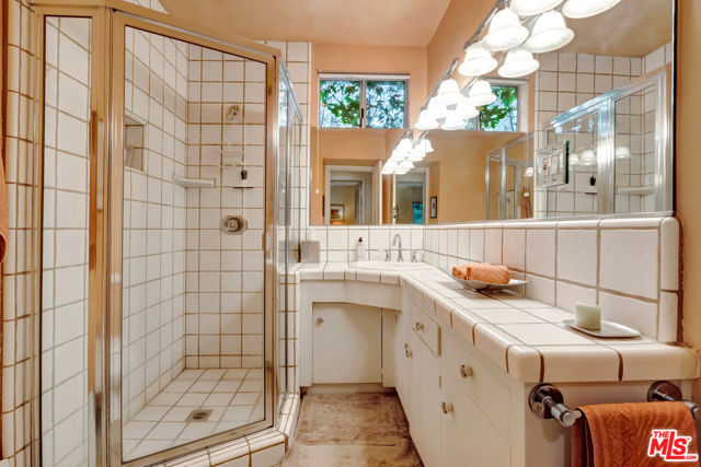 1519 Comstock Avenue, Los Angeles CA: https://media.crmls.org/mediaz/3265808a-96e3-488e-be0b-a81050ce71d2.jpg