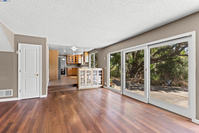 1890 Morello Ave, Pleasant Hill CA: https://media.crmls.org/mediaz/3265888c-7d19-4ec9-92ec-96da2e0b5595.jpg