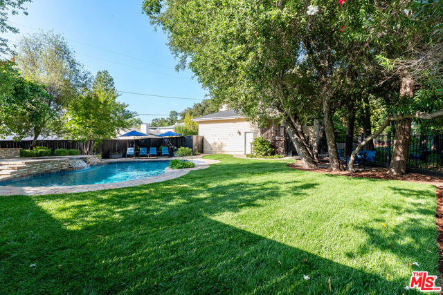 23040 Blue Bird Drive, Calabasas CA: https://media.crmls.org/mediaz/32659bbd-4f60-4483-8854-3ccfde295f66.jpg