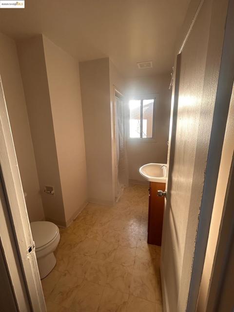 869 Lassen St, Richmond CA: https://media.crmls.org/mediaz/3265b7ca-a0ab-4139-a2a4-13862e14156d.jpg