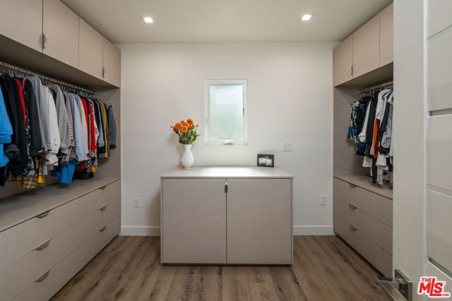 10555 Art Street, Sunland CA: https://media.crmls.org/mediaz/32661034-5966-4591-80a8-a09555ed8128.jpg