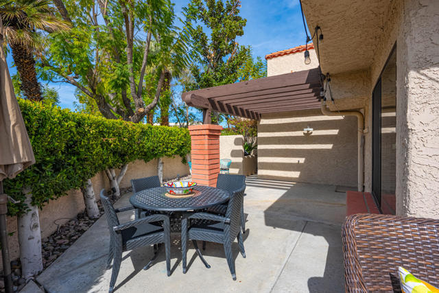 2345 S Cherokee Way, Palm Springs CA: https://media.crmls.org/mediaz/32667e7a-8263-4a4e-aa2e-3cb9b82581d7.jpg
