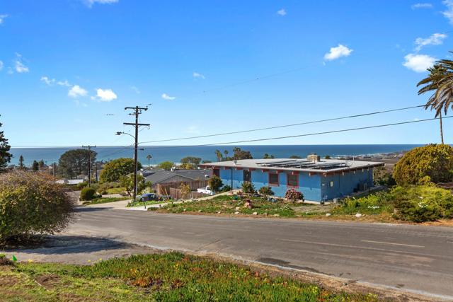 513 Canyon Drive, Solana Beach CA: https://media.crmls.org/mediaz/32681cb7-c355-414d-8000-400b92baa124.jpg