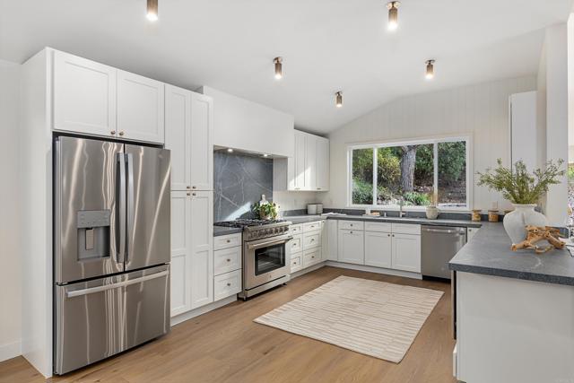 Detail Gallery Image 14 of 63 For 1211 La Granada Dr, San Marcos,  CA 92078 - 3 Beds | 2/1 Baths