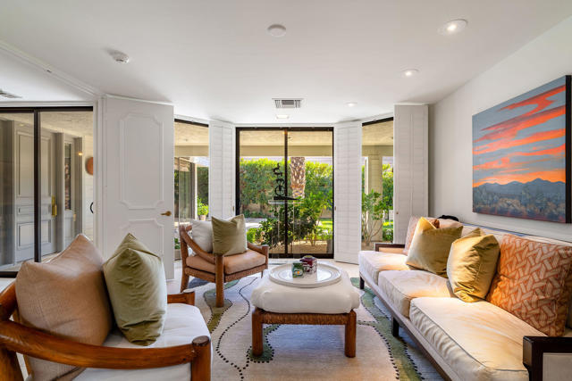 61 Mayfair Drive, Rancho Mirage CA: https://media.crmls.org/mediaz/32687c73-94e9-4abe-ab1a-7fc5af64a1d9.jpg