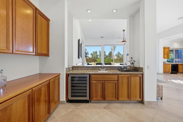 261 Loch Lomond Road, Rancho Mirage CA: https://media.crmls.org/mediaz/32688fe8-a8cd-4832-a988-f81ccd45587d.jpg