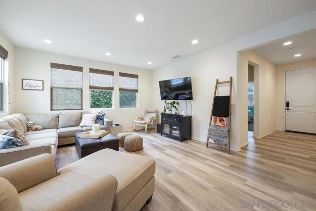 712 Gemstone Dr, San Marcos CA: https://media.crmls.org/mediaz/3268e05e-7b34-4a1e-b248-3f0d9447b534.jpg