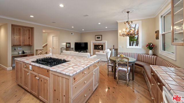 5105 Via Donte, Marina del Rey CA: https://media.crmls.org/mediaz/32691797-0335-498e-bbcf-1fc3fdd71637.jpg