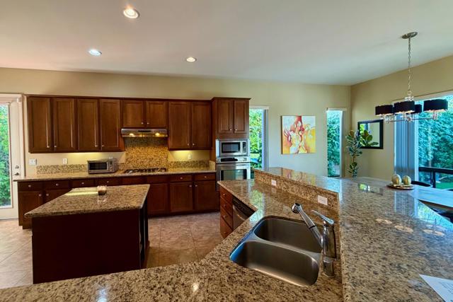 35373 Vista Montana Court, Cathedral City CA: https://media.crmls.org/mediaz/32691e16-3182-4517-a9fa-4adb7a5387eb.jpg