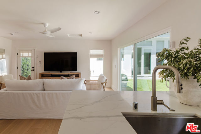 4508 Vesper Avenue, Sherman Oaks CA: https://media.crmls.org/mediaz/326a123d-f2c9-4fac-ae15-f346af92e9ea.jpg