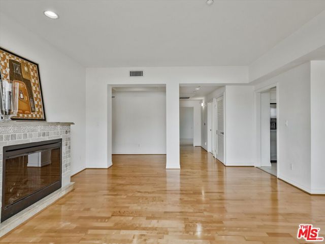 320 S Willaman Drive, Los Angeles CA: https://media.crmls.org/mediaz/326a6c3b-3bff-4266-b022-3eed6f0a0b99.jpg
