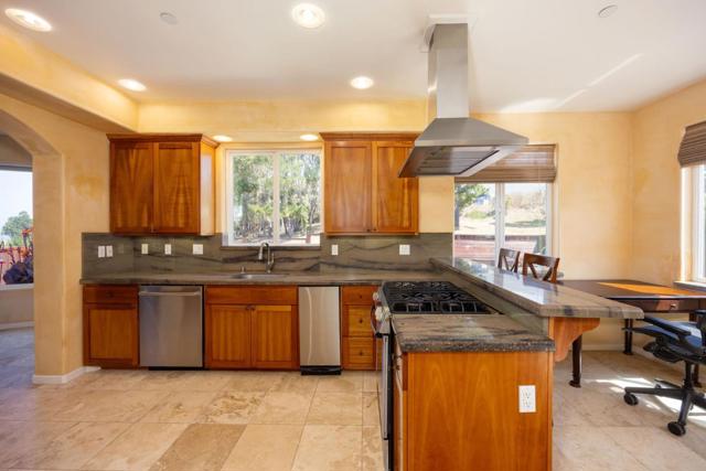 447 3rd Street, Montara CA: https://media.crmls.org/mediaz/326a6c99-bfac-4f67-93ee-43eab12c8685.jpg