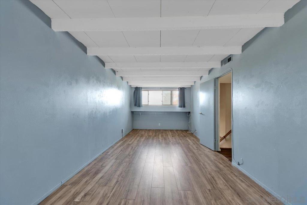 https://media.crmls.org/mediaz/326b176a-6ee3-4888-8e8c-ab3a39c933d4.jpg?preset=X-Large