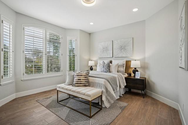 Image 20 of 34 For 998 Governors Bay Drive