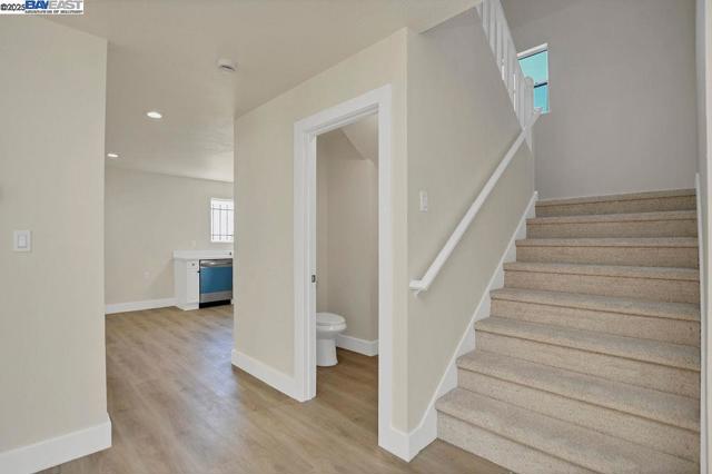 3251 Hyde St, Oakland CA: https://media.crmls.org/mediaz/326b9645-681d-4e51-8f50-86fc3952b22e.jpg