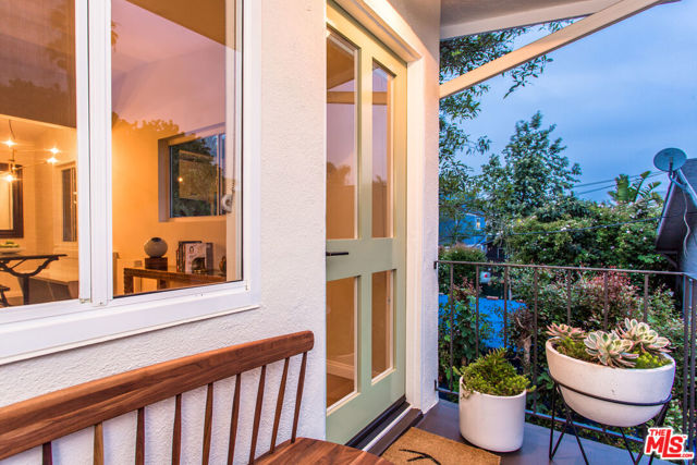 705 6th Avenue, Venice CA: https://media.crmls.org/mediaz/326bc7a9-3ff2-4f31-8195-742328862d78.jpg