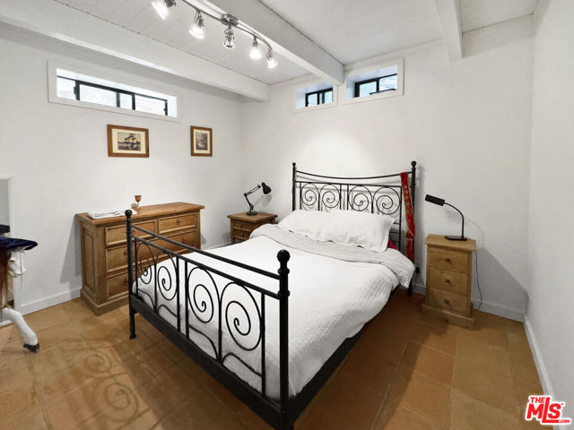 22012 Topanga School Road, Topanga CA: https://media.crmls.org/mediaz/326be513-be83-4ef0-a1c0-34d4cea799a1.jpg