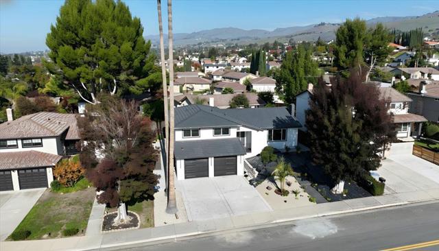 3343 Quesada Drive, San Jose CA: https://media.crmls.org/mediaz/326bee83-251e-480c-94be-3f6d6bb7940a.jpg