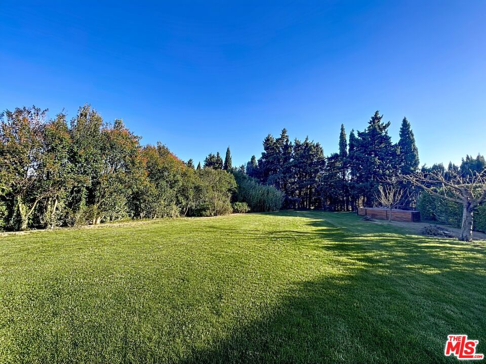 https://media.crmls.org/mediaz/326c1bfb-4e05-40a6-b87c-1531e06d1cc4.jpg?preset=X-Large