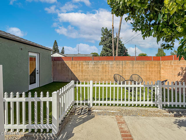 7530 Gaviota Avenue, Lake Balboa CA: https://media.crmls.org/mediaz/326c77fc-bbc4-4f20-baab-5cea8bf4fb42.jpg