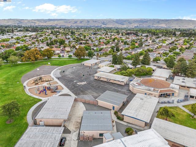 4403 Burke Way, Fremont CA: https://media.crmls.org/mediaz/326c8634-436b-45cd-9f50-ee3596f0bcc8.jpg