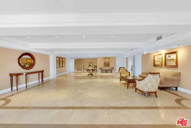 321 N Oakhurst Drive, Beverly Hills CA: https://media.crmls.org/mediaz/326c8f63-d4c4-4b51-be59-3fb3e4a43d08.jpg