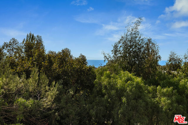 5761 Calpine Drive, Malibu CA: https://media.crmls.org/mediaz/326d8afd-2ad6-4cbd-a9ad-997dd1ea8b24.jpg