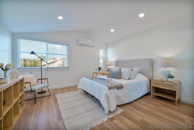 11289 Silver Buckle Way, San Diego CA: https://media.crmls.org/mediaz/326da3a6-dda4-4033-a4d4-140d1b32e7ef.jpg