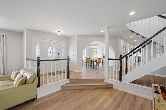 Detail Gallery Image 14 of 61 For 330 Skyline, Vista,  CA 92084 - 5 Beds | 4 Baths