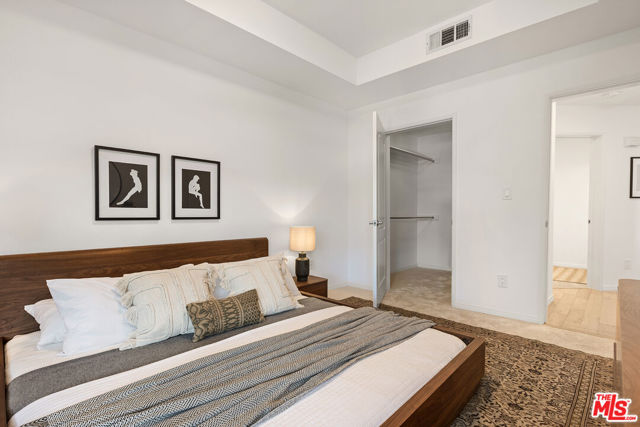 4180 Fair Avenue, Studio City CA: https://media.crmls.org/mediaz/326e7d9f-ca81-4710-869a-27ced93d8728.jpg