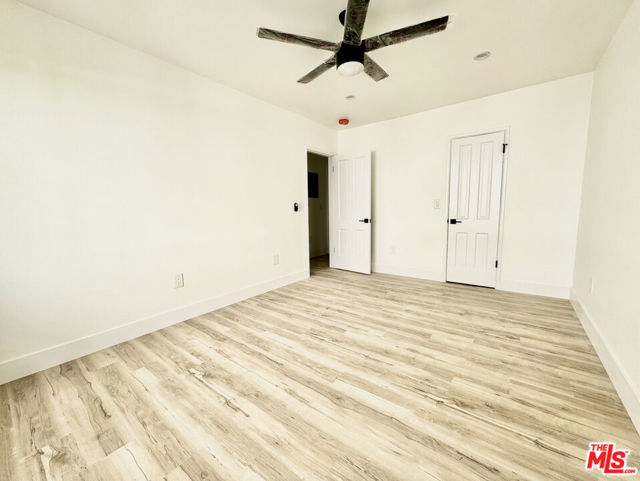 121 S Crescent Drive, Beverly Hills CA: https://media.crmls.org/mediaz/326e9834-a688-4b3f-b881-d6cb733f284e.jpg