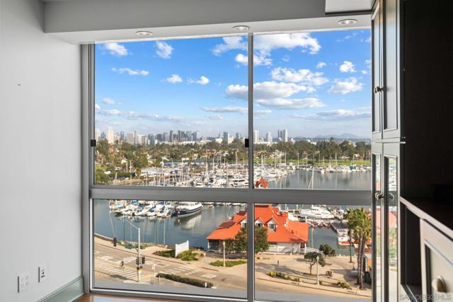 1710 Avenida Del Mundo, Coronado CA: https://media.crmls.org/mediaz/326ec529-fac4-4e65-8f6f-5448a9f31759.jpg