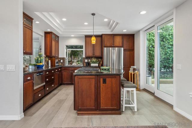 7521 Navigator Circle, Carlsbad CA: https://media.crmls.org/mediaz/326ef0bd-ce17-4c94-8ebd-51dbefc19198.jpg