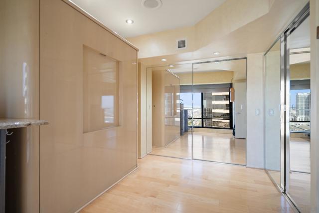 Image 36 of 51 For 100 Harbor Dr  2205
