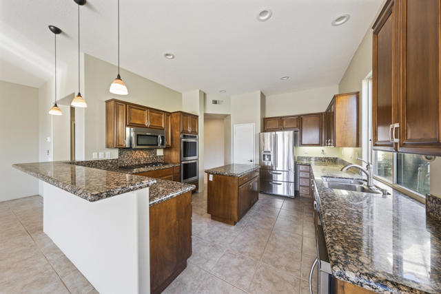 86 N Kavenish Drive, Rancho Mirage CA: https://media.crmls.org/mediaz/326f5b0a-e890-4c29-840a-d22db63b4f14.jpg