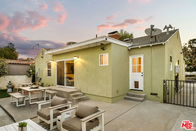 11536 Otsego Street, Valley Village CA: https://media.crmls.org/mediaz/326f9516-845e-4c90-b9e9-329818634a7f.jpg