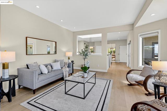 6330 Swainland Rd, Oakland CA: https://media.crmls.org/mediaz/326fa0d9-2e02-4a12-8c85-8bab4c670b28.jpg