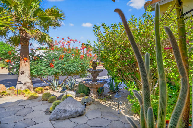 31560 Calle Agate, Cathedral City CA: https://media.crmls.org/mediaz/326fa195-41de-409a-be3f-6e7dd1eba314.jpg