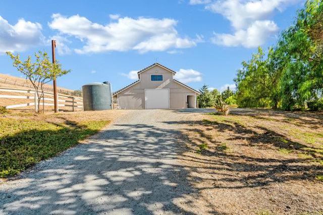 5955 Diablo Hills Road, Tres Pinos CA: https://media.crmls.org/mediaz/326fabb8-1c12-4370-8a03-fa369382d592.jpg