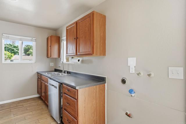 Detail Gallery Image 11 of 27 For 2825 College Bld, Oceanside,  CA 92056 - 3 Beds | 2 Baths