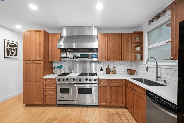 3908 Archmont Pl, Oakland CA: https://media.crmls.org/mediaz/32705f3a-0146-4240-85da-941cb6c0b333.jpg