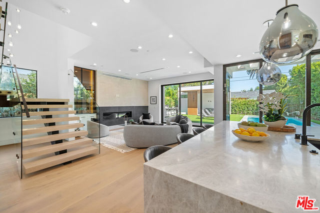 4818 Norwich Avenue, Sherman Oaks CA: https://media.crmls.org/mediaz/3270ae97-b55c-4c5f-9655-05ab2281d28b.jpg