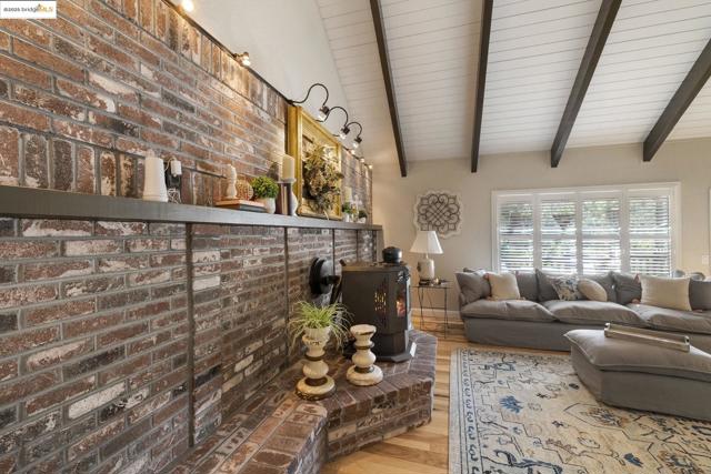 20581 Gerber Rd, Tuolumne CA: https://media.crmls.org/mediaz/32717a7d-57f1-4710-b3a2-8b7b1a28c648.jpg