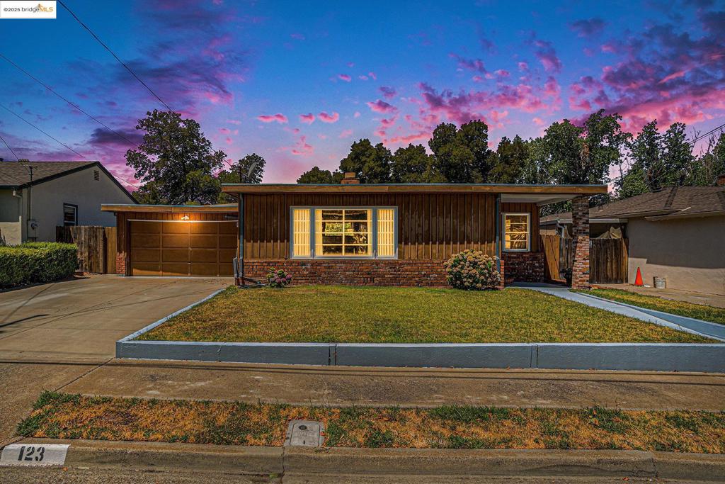 123 Campbell Ave